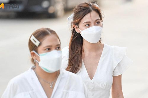 Baifern Pimchanok cùng dàn sao viếng diễn viên 'Chiếc lá cuốn bay'