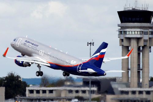 Hàng trăm máy bay bị mắc kẹt ở Nga