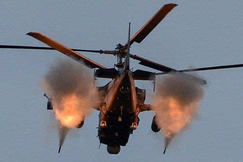 Trực thăng Ka-52 của Nga không kích xe bọc thép Ukraine