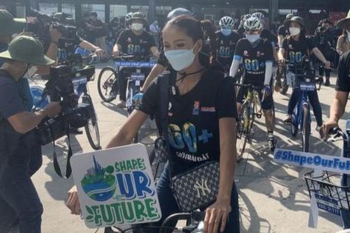 H'Hen Niê đạp xe khởi động chiến dịch Giờ Trái đất 2022