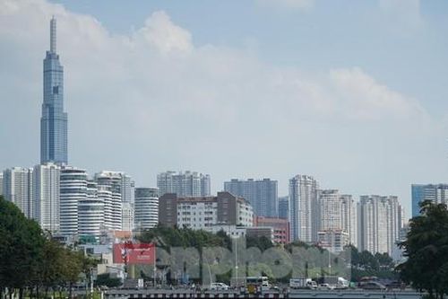 Hình ảnh tương phản đáng buồn của dòng kênh Nhiêu Lộc vừa được hồi sinh