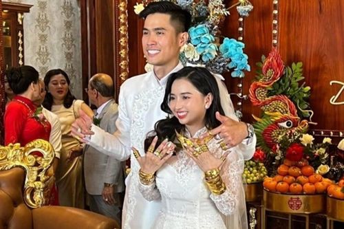 Gia thế 'khủng' của cô dâu Sóc Trăng đeo vàng trĩu cổ, nhận hồi môn 10 tỷ tiền mặt và xe BMW 3 tỷ