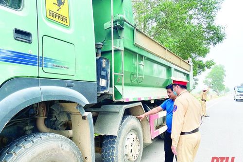 Kiểm tra, xử lý hơn 360 trường hợp vi phạm về quá tải, kích thước thành thùng
