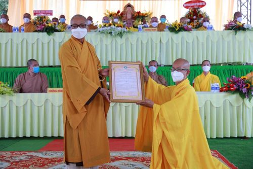 Bến Tre: Lễ trao quyết bổ nhiệm trụ trì chùa Tân Linh