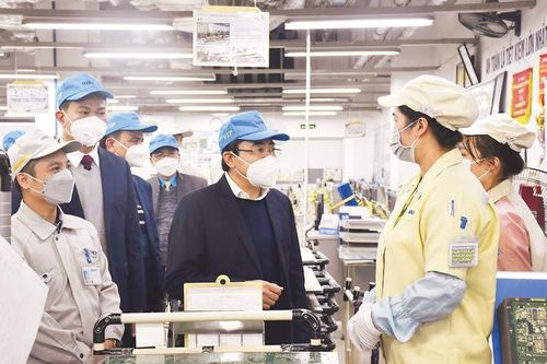 Ổn định thị trường lao động gắn với tiền lương