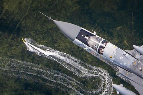 'Kiếm sĩ' Su-24 Ukraine 'gãy cánh' dưới đòn đánh của Nga