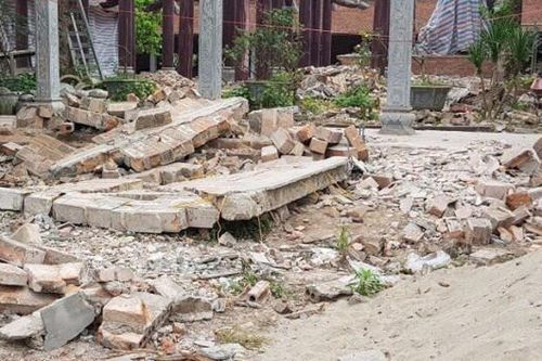 Sập tường trong lúc sửa chữa chùa, một người tử vong
