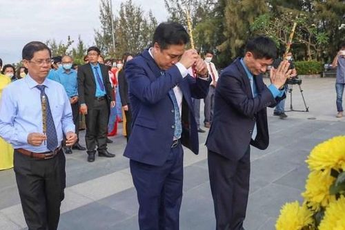 Khánh Hòa tổ chức dâng hương tại Khu tưởng niệm chiến sĩ Gạc Ma