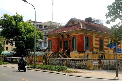 Cận cảnh ngôi biệt thự Pháp 100 tuổi ở Huế dự kiến thuê 'thần đèn' di dời