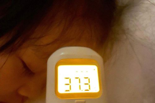 Kiệt sức khi cả nhà cùng mắc Covid-19