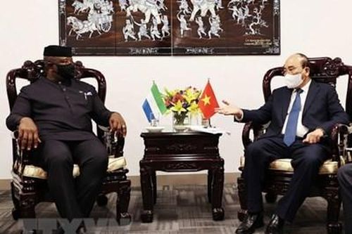 Tổng thống Sierra Leone đến Hà Nội, bắt đầu thăm chính thức Việt Nam