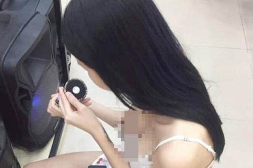 Diện đồ ngủ ra phố, bao cô nàng khiến người nhìn đỏ mặt