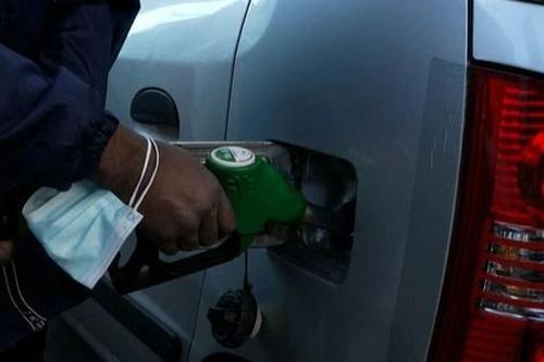 Pháp dự kiến chi hơn 2 tỷ euro để kiềm chế tăng giá xăng