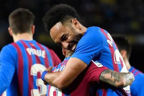 Aubameyang hồi sinh, san bằng kỷ lục của 'Rô béo' ở Barcelona