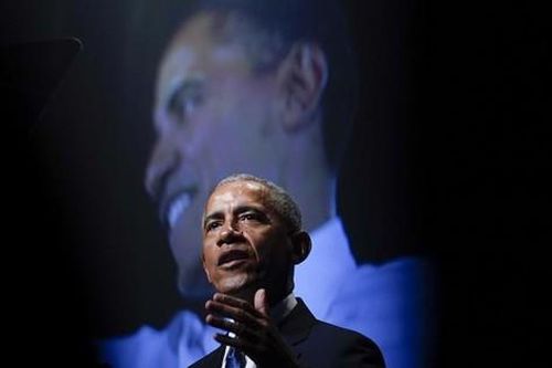 Cựu Tổng thống Mỹ Obama mắc COVID-19, khuyên người dân đi tiêm chủng