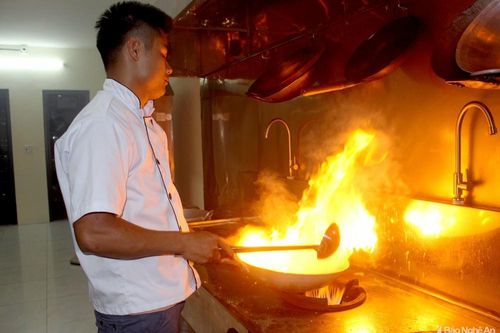 Nghệ An: Giá dịch vụ 'đu' theo giá xăng dầu