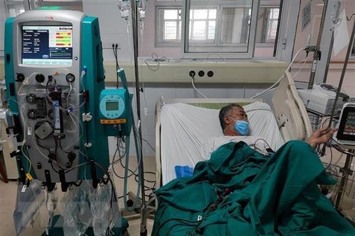 Cứu sống bệnh nhân mắc COVID-19 nặng nhờ lọc máu liên tục