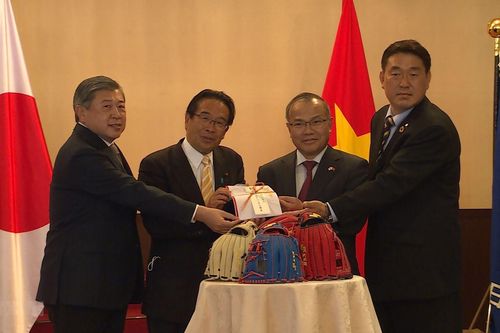 Nhật Bản muốn hỗ trợ Việt Nam phát triển bộ môn bóng chày