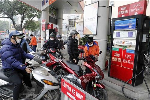 Chọn xe tiết kiệm nhiên liệu để giảm áp lực tăng giá