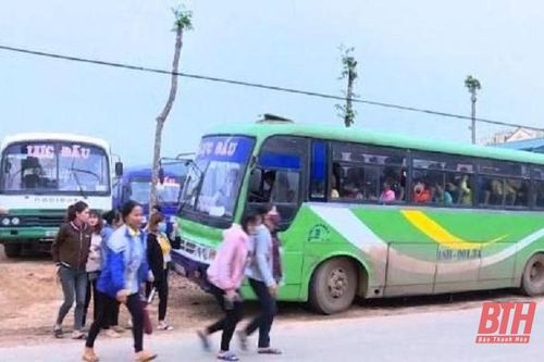 Xử lý trên 20 phương tiện xe khách đưa đón công nhân