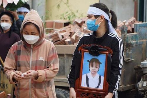 Vụ bé gái 3 tuổi tử vong do bị đóng 9 đinh vào đầu: 'Mong ở thế giới bên kia, con sẽ không còn bị nỗi đau dày vò'