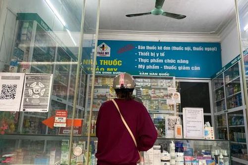 Sau kit test, nước súc miệng, 'thuốc' ho cũng rơi cảnh khan hàng vì số F0 tăng 'chóng mặt'