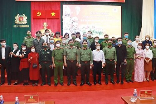 Trại sáng tác văn học về đề tài 'Hình tượng người chiến sĩ CSND'