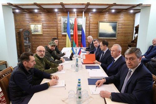 Cố vấn tổng thống Ukraine: Thỏa thuận hòa bình muộn nhất là tháng 5