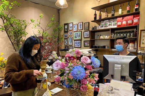 Hà Nội bỏ quy định hàng quán đóng cửa lúc 21h
