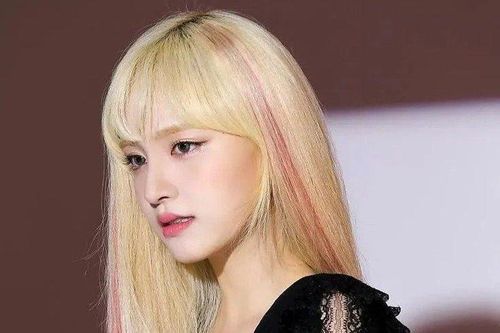 Nữ idol 18 tuổi được ví như búp bê sống