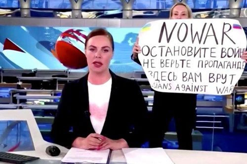 Nga gọi biên tập viên biểu tình trên truyền hình là 'hooligan'