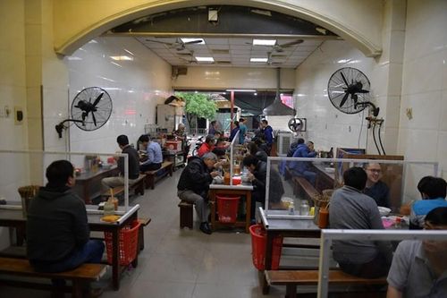 Hà Nội: Hàng quán được mở cửa sau 21h