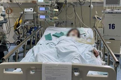 Bé gái ho ra máu, nguy kịch vì hậu COVID-19