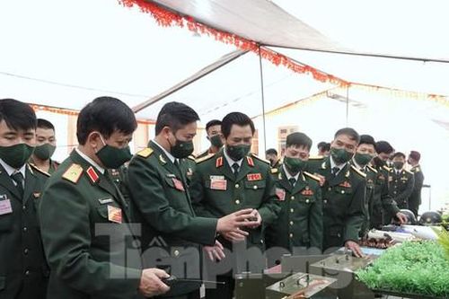 Đoàn viên Lữ đoàn bộ binh phòng thủ đảo rèn đức, luyện tài, phát huy sức trẻ