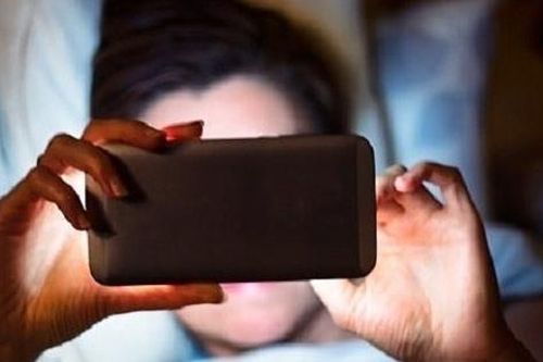 Phụ huynh chia sẻ 'sốc lên sốc xuống' khi phát hiện con xem phim khiêu dâm