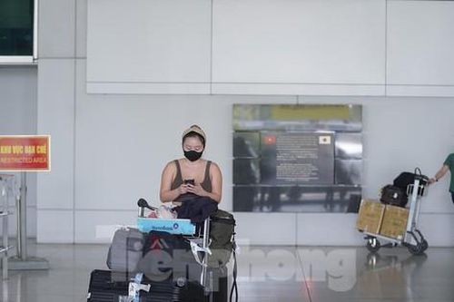 Sân bay Tân Sơn Nhất ngày đầu đón khách quốc tế ra sao?