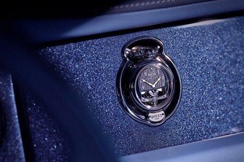 Khám phá chiếc đồng hồ cực tinh xảo trên Rolls-Royce 28 triệu USD