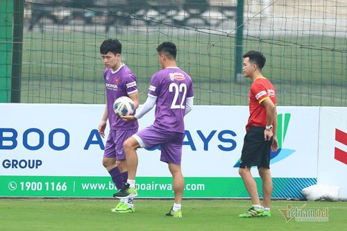 Hoàng Đức và Tiến Linh tập riêng, thầy Park lo lắng