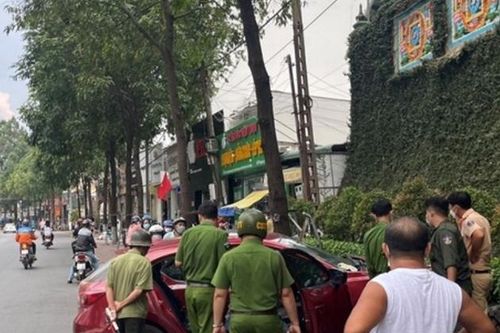 Điều tra người đàn ông lái xe ô tô, cầm ống tiêm có nhiều biểu hiện bất thường