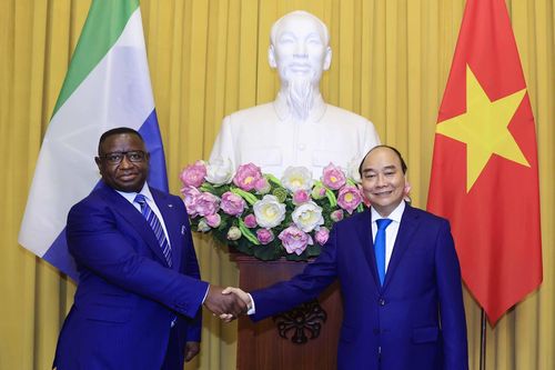 Chủ tịch nước hội đàm với Tổng thống nước Cộng hòa Sierra Leone