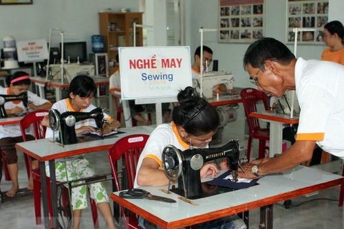 Hợp tác nâng cao chất lượng sống cho nạn nhân da cam tại 8 tỉnh