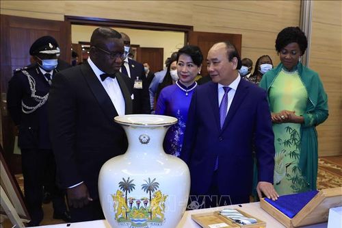 Chủ tịch nước Nguyễn Xuân Phúc chủ trì tiệc chiêu đãi Tổng thống CH Sierra Leone