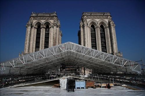 Phát lộ mộ cổ từ thế kỷ 14 bên dưới Nhà thờ Đức Bà Paris
