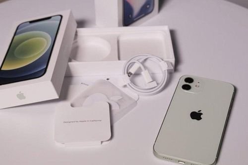 Loại bỏ bộ sạc và tai nghe kèm theo hộp iPhone giúp Apple kiếm đậm