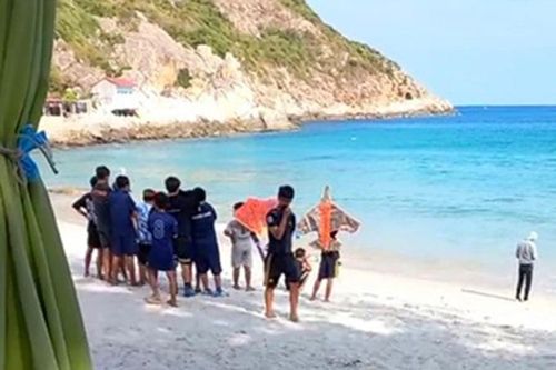 Truy tìm tung tích nạn nhân trôi dạt trên vùng biển Bình Ba