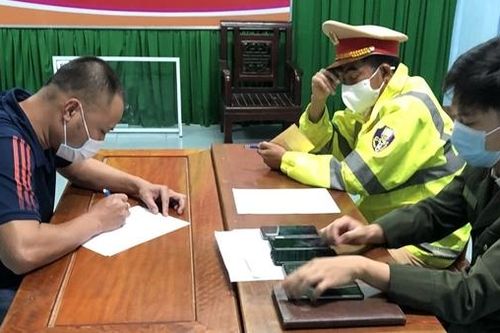 CSGT tuần tra phát hiện 2 người Trung Quốc nhập cảnh trái phép