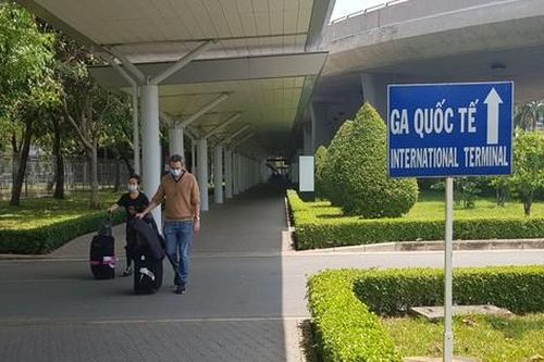 Ga quốc sân bay Tân Sơn Nhất tế đìu hiu ngày đầu đón du khách