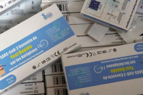 Vừa xếp vào kho Cảng Hà Nội, hàng trăm ngàn kit test COVID-19, thuốc tân dược nhiều 'không' bị 'tóm gọn'