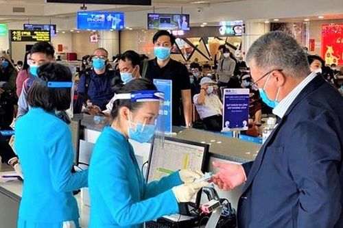 Đề xuất người nhập cảnh không phải cách ly, trẻ dưới 2 tuổi không phải xét nghiệm