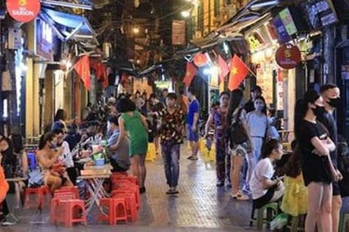Hà Nội bỏ quy định hàng quán đóng cửa trước 21h, phố đi bộ hồ Gươm hoạt động lại
